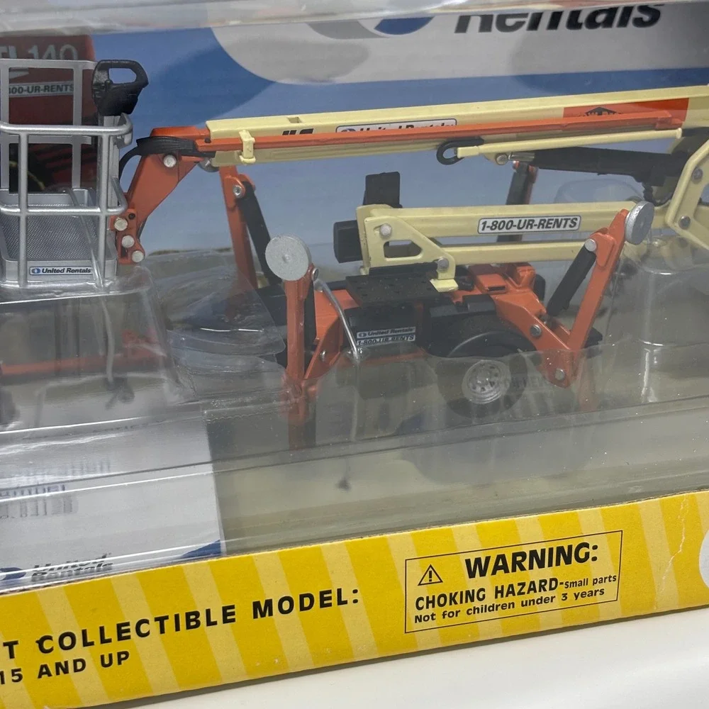 United Rentals Collector Series V Ford F150‎ Pickup & JLG TOW-PRO T350 Boom Lift